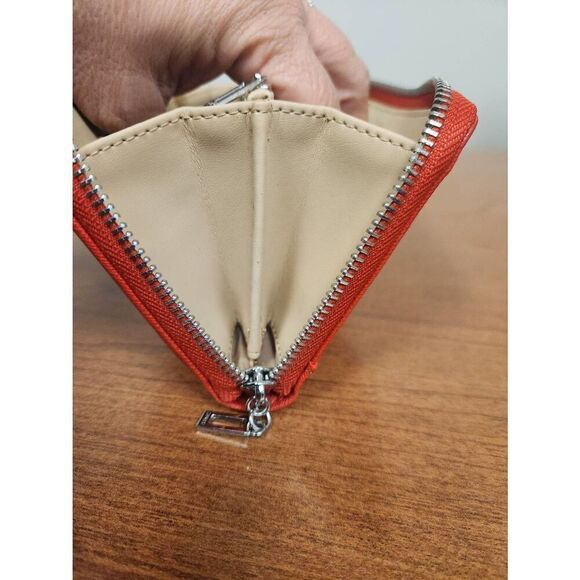 Guess Wallet Red Zip Around Baldwin Park EUC (R) - Picture 10 of 16